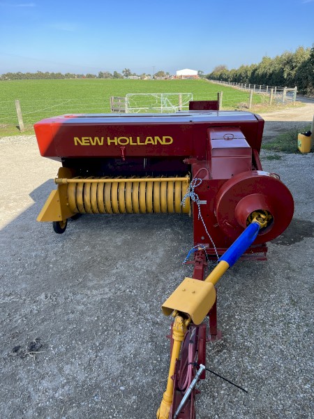New Holland 317square hay  baler 