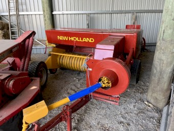 New Holland 317square hay  baler 