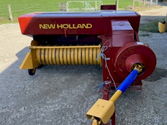 New Holland 317square hay  baler 
