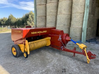 New Holland 317square hay  baler 