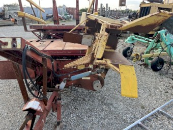 New Holland 1012 hay bale wagon 