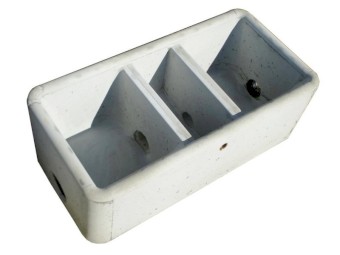 Rectangle 4ft Stockyard Water Trough . 130Lt capacity. Comes with float valve and float cover.