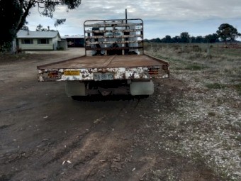 Hino 18ft tray truck