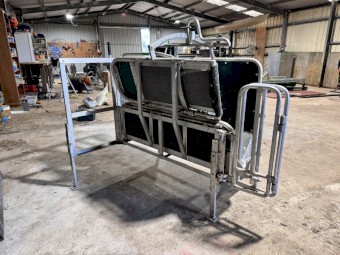 Prattley Sheep and Goat Handler