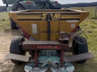 2 ton ground driven fertilizer spreader 