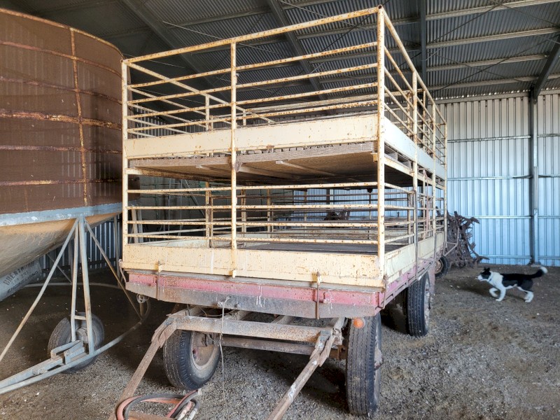 Livestock trailer and crate