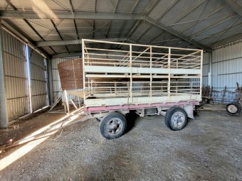 Livestock trailer and crate