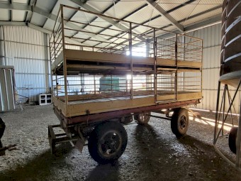 Livestock trailer and crate