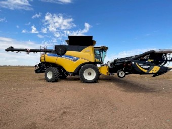  New Holland CR9.90 Revelation 2019 build with Macdon FD145 comb