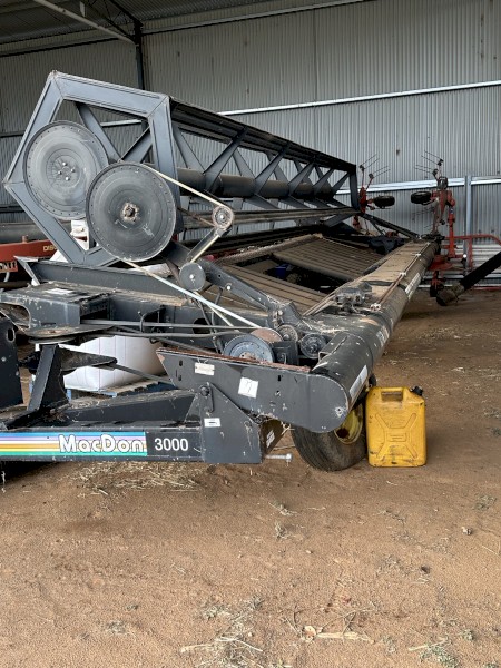 25ft Macdon 3000 Windrower