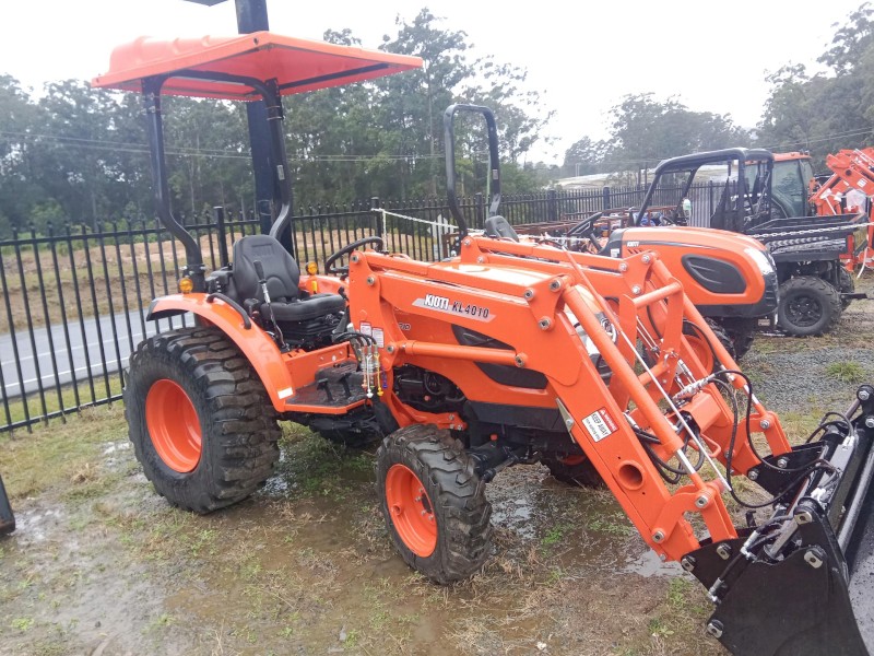 KIOTI CK4210 HST WITH LOADER 4:1 BUCKET AND BONUS ROOF