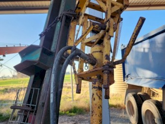 Post driver with 2 augers