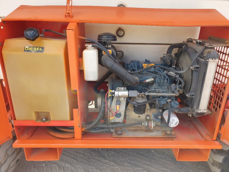 Snorkel Rough Terrain-4 WD Diesel Engine-33FT