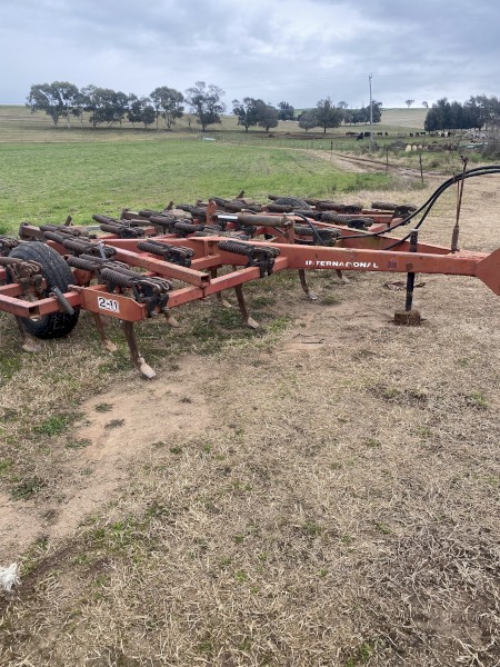 Late Model International 211 29 Tyne Scarifier