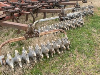 Late Model International 211 29 Tyne Scarifier