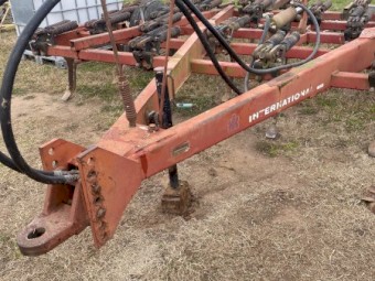 Late Model International 211 29 Tyne Scarifier