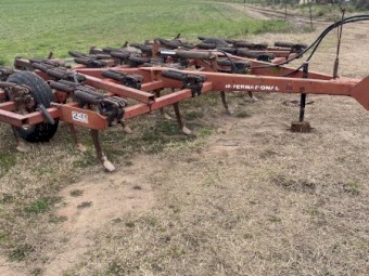 Late Model International 211 29 Tyne Scarifier