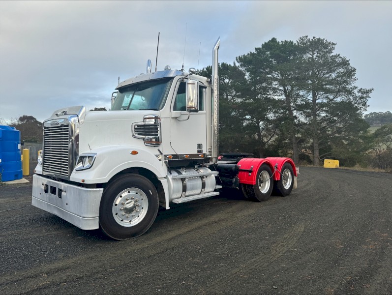 2015 Freightliner FLX Day Cab 6x4