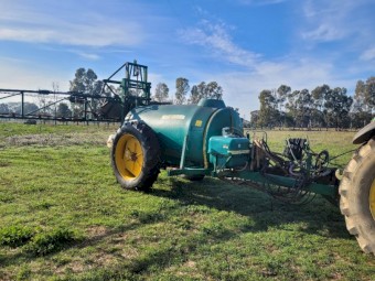 4000 litre 21 metre gold acre boom spray