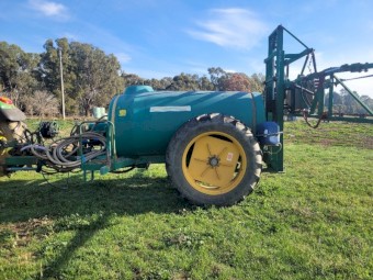 4000 litre 21 metre gold acre boom spray