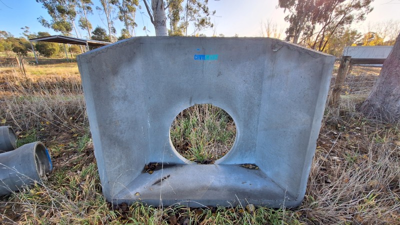 675 concrete headwall