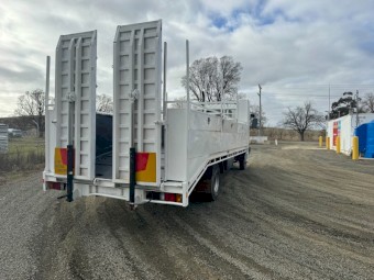 2005 Isuzu FFR F3 500 Long with RAMPS