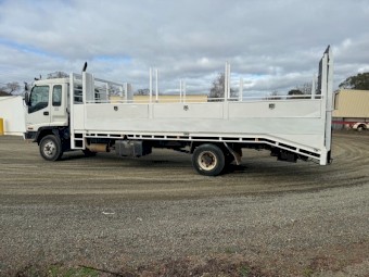 2005 Isuzu FFR F3 500 Long with RAMPS
