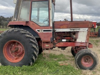 International 786 Tractor With Linkage 