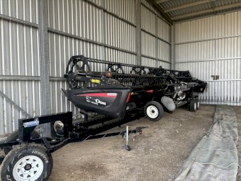 Macdon D65 Draper Front & Ellbourne Engineering Comb Trailer