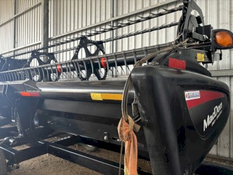 Macdon D65 Draper Front & Ellbourne Engineering Comb Trailer