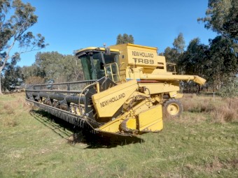 2001 New Holland TR 89 Header