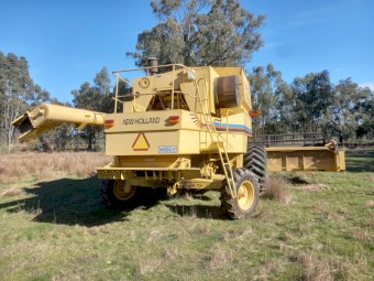 2001 New Holland TR 89 Header