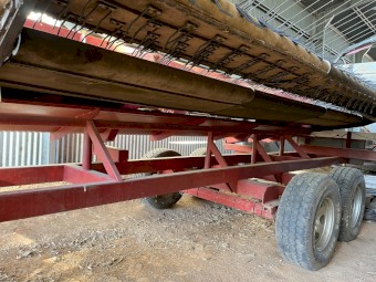 2009 Case IH 3016 Canola Front