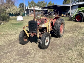 International B275 Tractors x 2