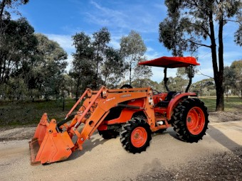 Kubota MX5100 Tractor with Loader & 4in1 Bucket