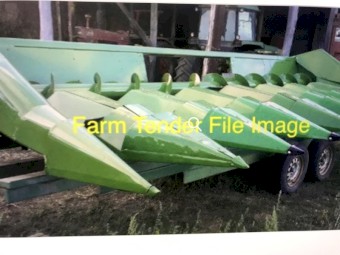 Claas 6 row corn front 36 inch spacing suits John Deere. Comes with trailer .