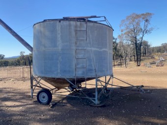 Feild Bin With Auger