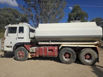 International T-line T2670 Watercart