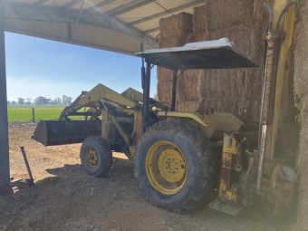 MF 250 backhoe / Loader