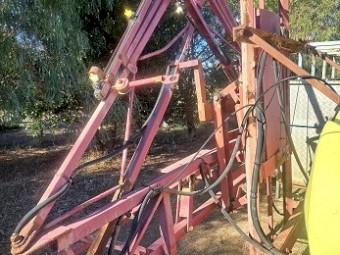 Hardi 1000 litre  unit with 14.5 metre boom