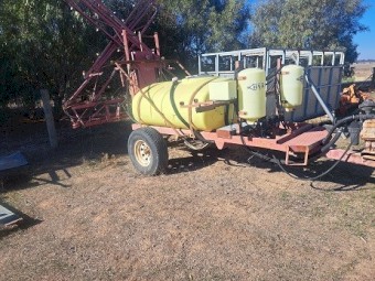 Hardi 1000 litre  unit with 14.5 metre boom