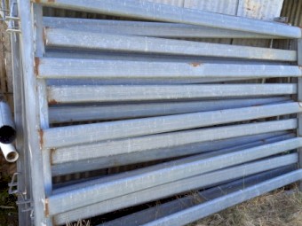 Cattle yard panels