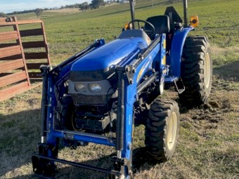 2017 New Holland Workmaster 40 Tractor Loader