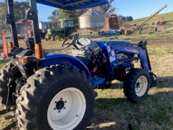 2017 New Holland Workmaster 40 Tractor Loader