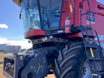2013 Massey Ferguson 9560 Header and 40 foot 9255 Dynaflex AGCO Front (2015)