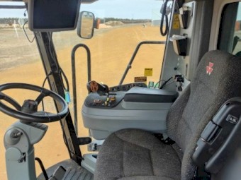 2013 Massey Ferguson 9560 Header and 40 foot 9255 Dynaflex AGCO Front (2015)