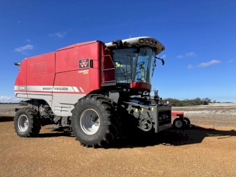 2013 Massey Ferguson 9560 Header and 40 foot 9255 Dynaflex AGCO Front (2015)