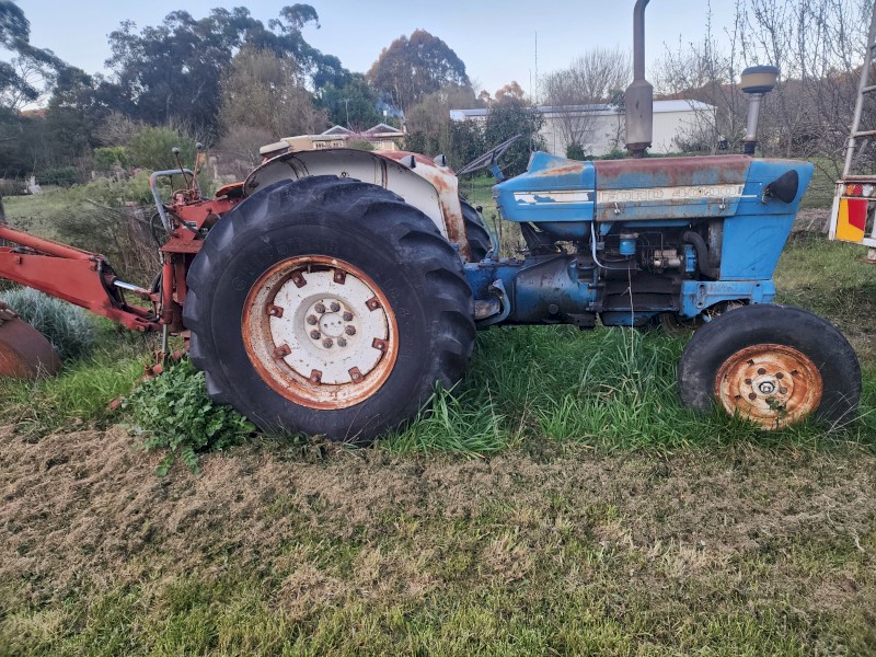 Ford 4000 + 3pl backhoe | Farm Tender