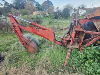 Ford 4000 + 3pl backhoe