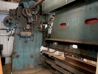 Heavy Duty 330 tonne press brake - 5.3m press table - Last used for stock crate deck panels